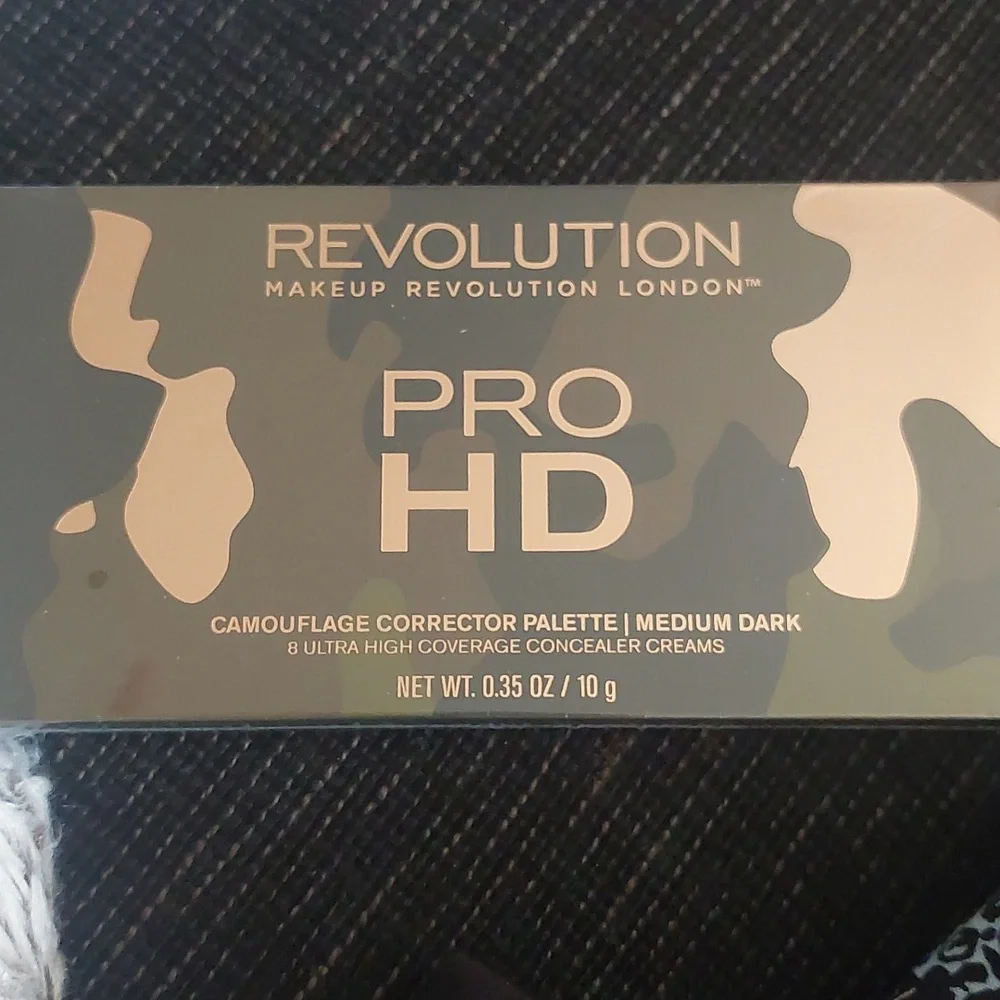 New makeup revolution Pro HD camouflage corrector‎ palette medium dark